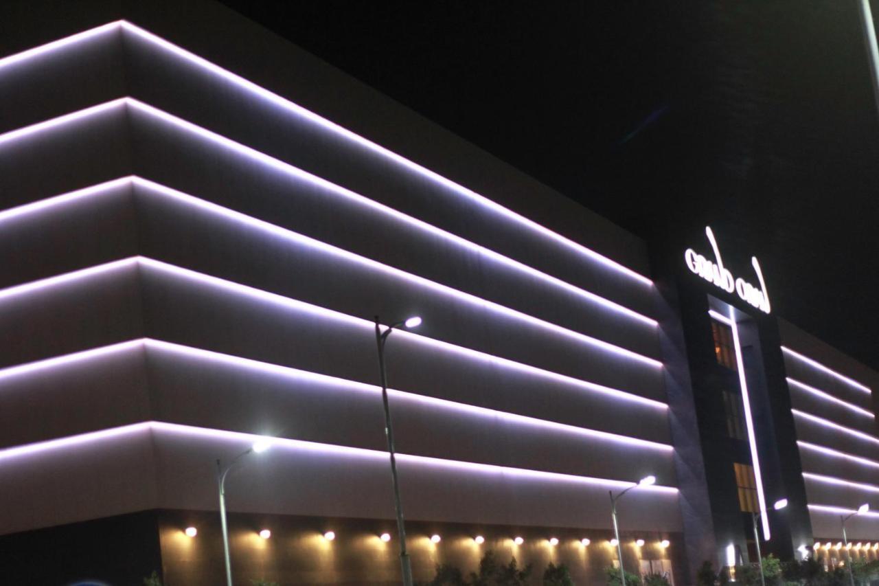 Az Hotels Grand Oran Es Senia Екстериор снимка