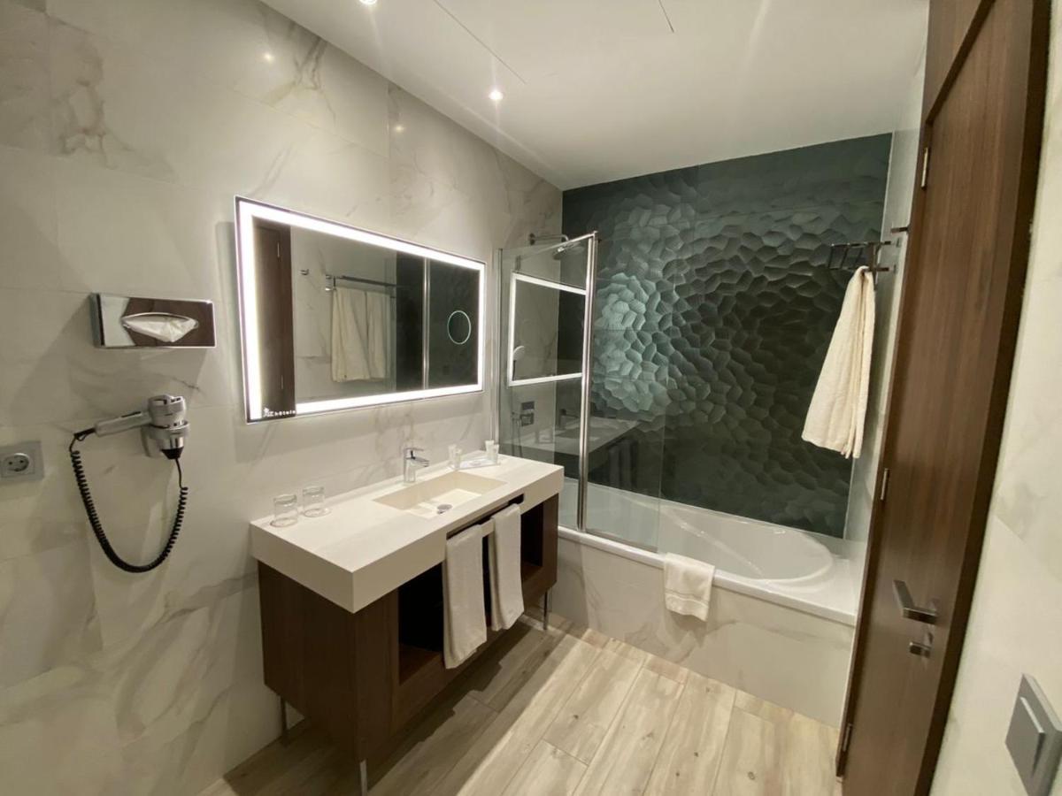 Az Hotels Grand Oran Es Senia Екстериор снимка
