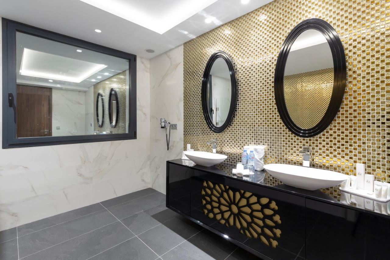 Az Hotels Grand Oran Es Senia Екстериор снимка