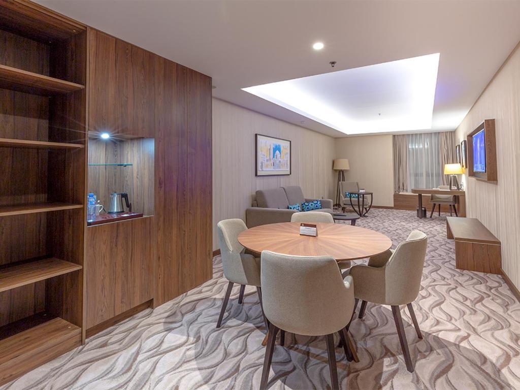 Az Hotels Grand Oran Es Senia Екстериор снимка