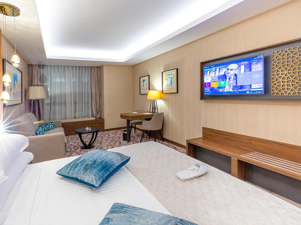 Az Hotels Grand Oran Es Senia Екстериор снимка