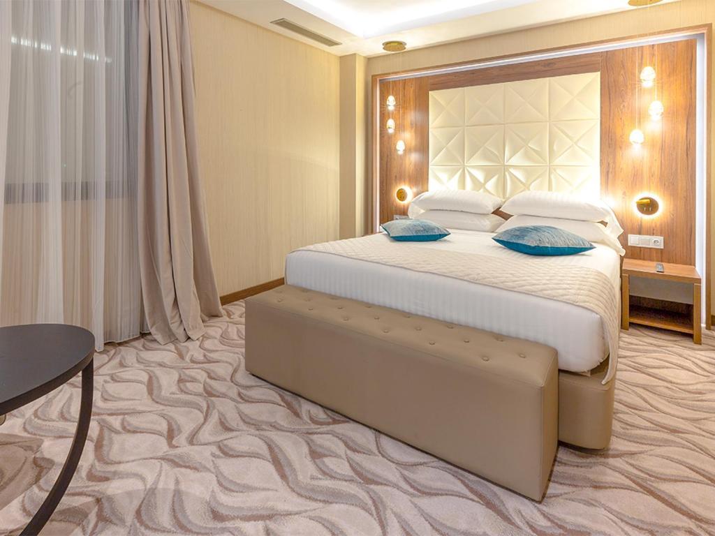 Az Hotels Grand Oran Es Senia Екстериор снимка